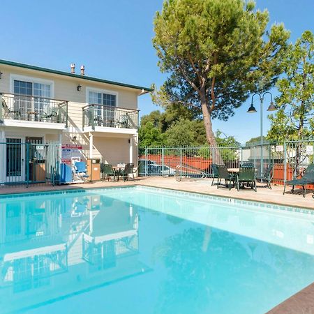 איינג'לס קאמפ Best Western Cedar Inn & Suites מראה חיצוני תמונה