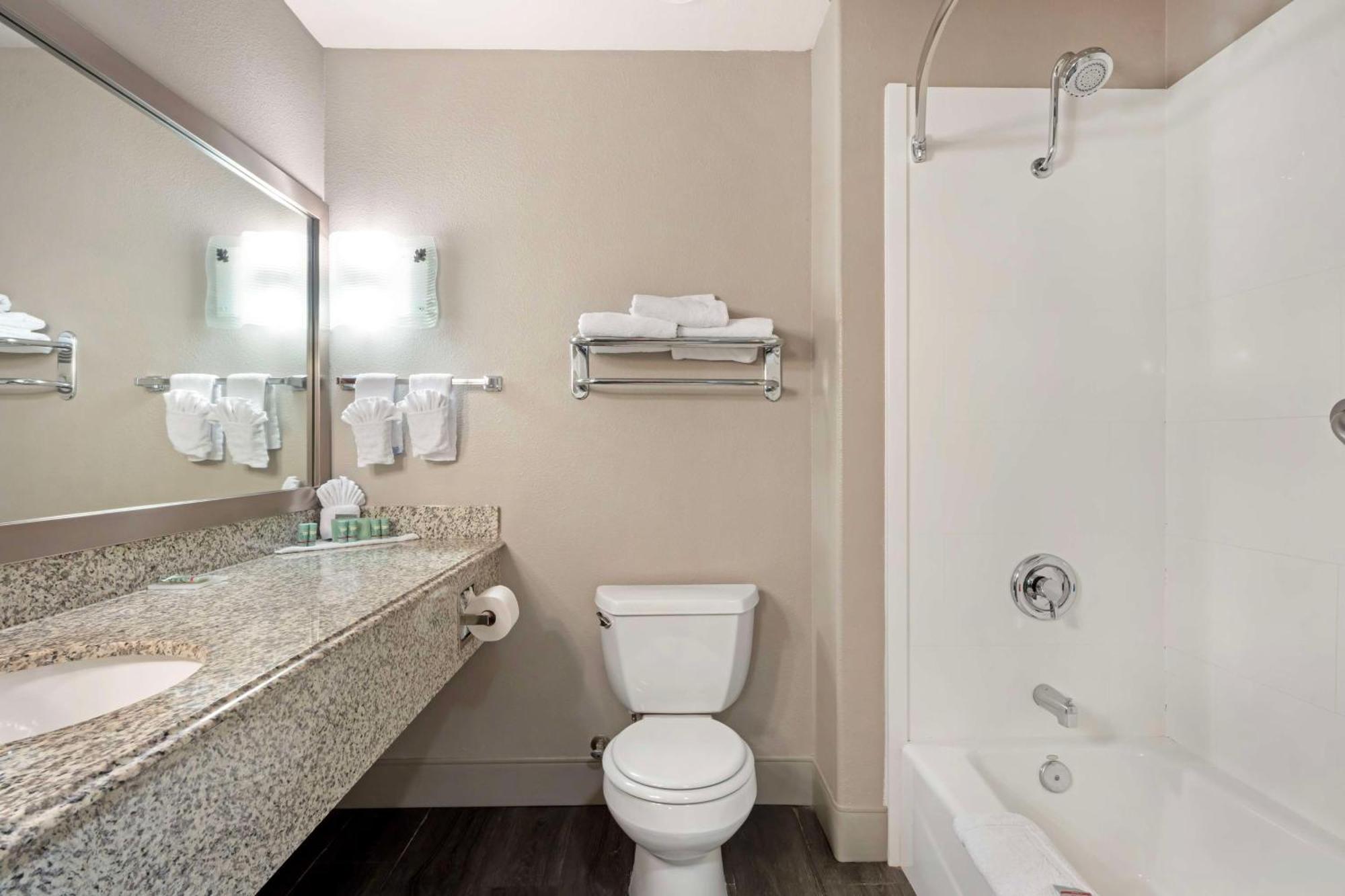 איינג'לס קאמפ Best Western Cedar Inn & Suites מראה חיצוני תמונה