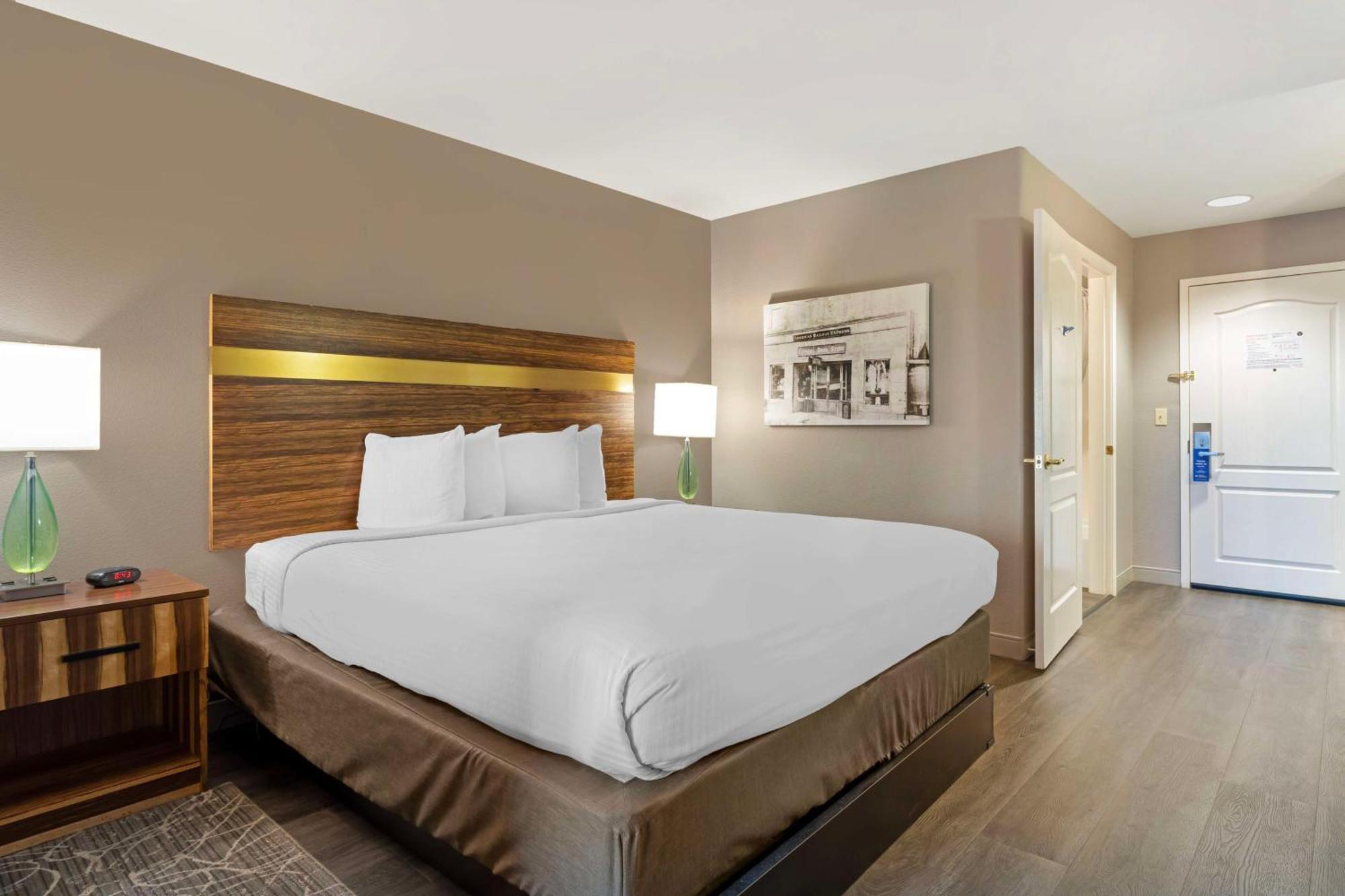 איינג'לס קאמפ Best Western Cedar Inn & Suites מראה חיצוני תמונה
