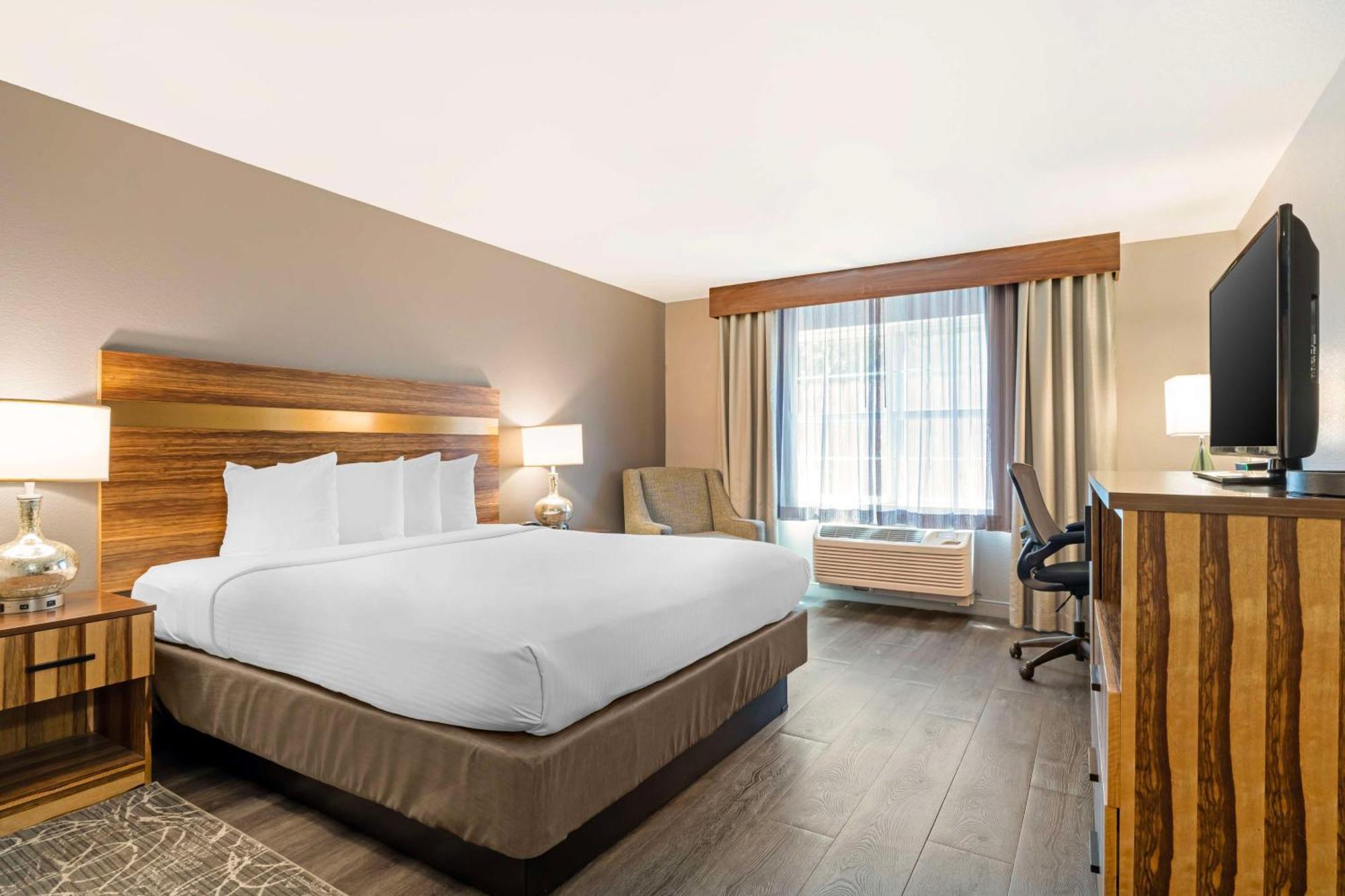 איינג'לס קאמפ Best Western Cedar Inn & Suites מראה חיצוני תמונה