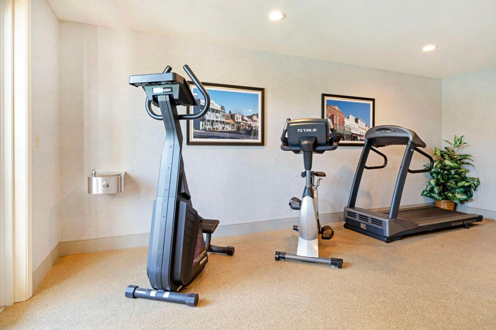 איינג'לס קאמפ Best Western Cedar Inn & Suites מראה חיצוני תמונה