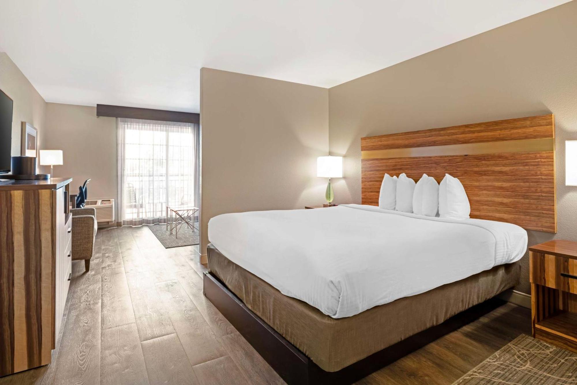 איינג'לס קאמפ Best Western Cedar Inn & Suites מראה חיצוני תמונה