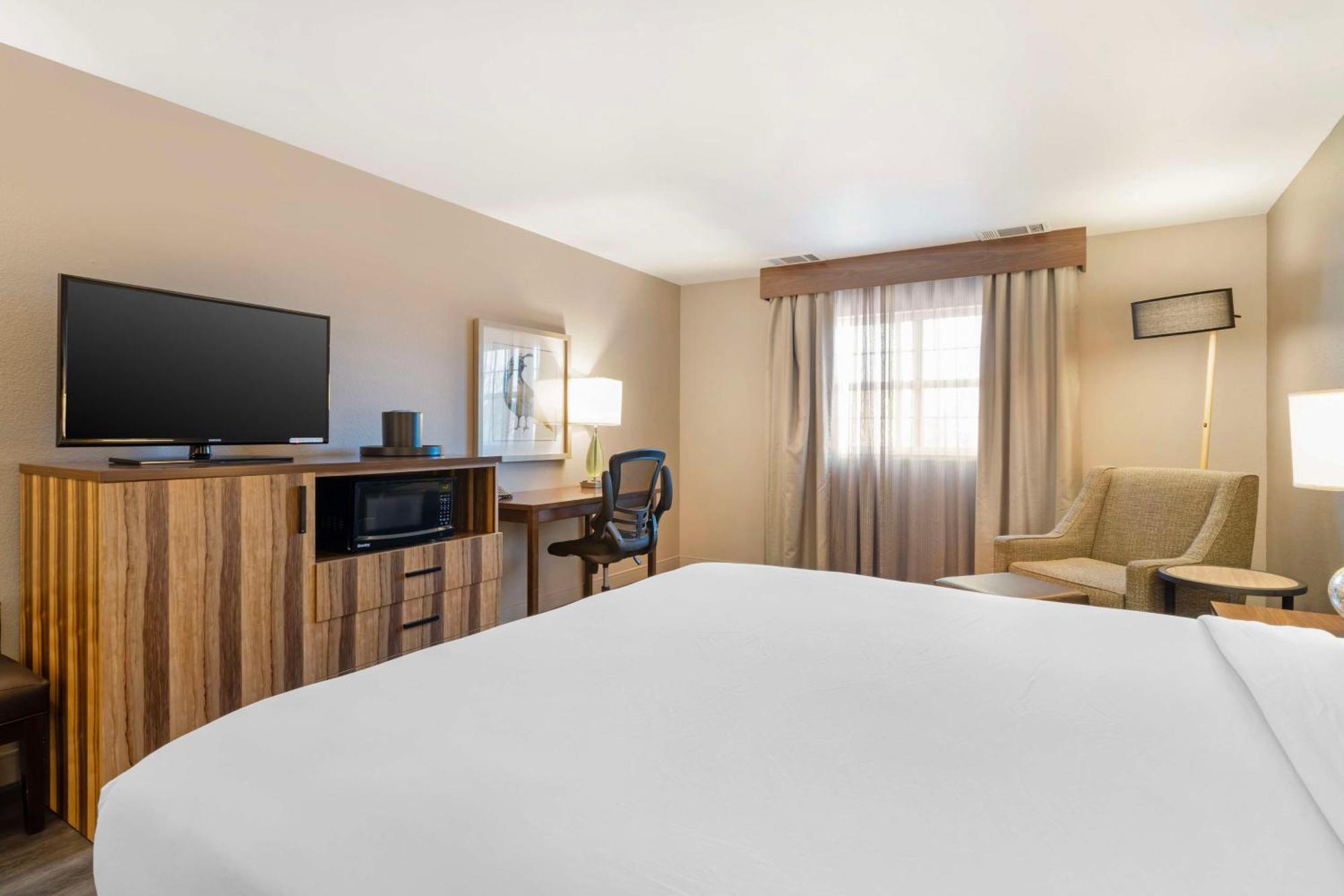 איינג'לס קאמפ Best Western Cedar Inn & Suites מראה חיצוני תמונה