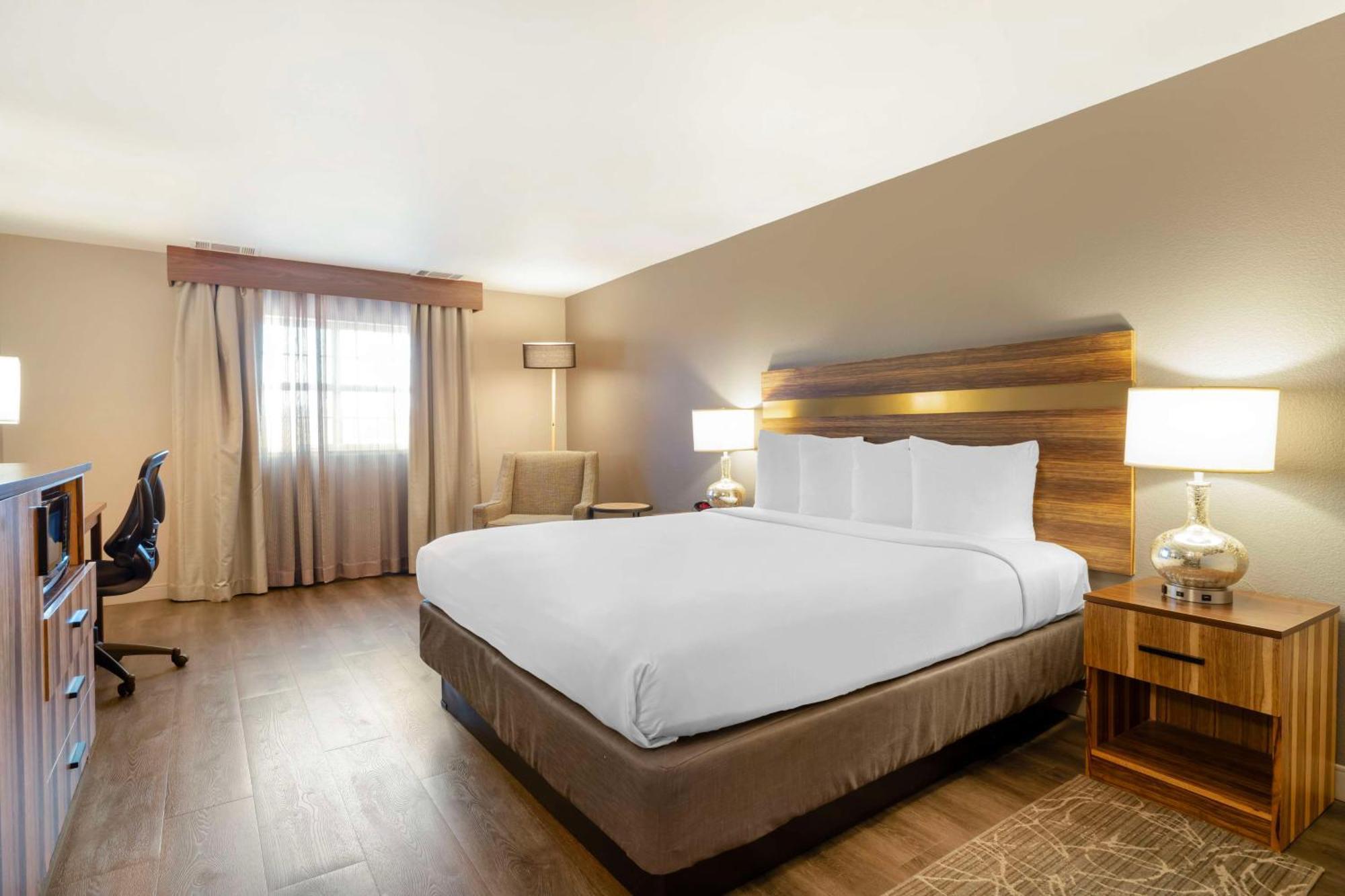 איינג'לס קאמפ Best Western Cedar Inn & Suites מראה חיצוני תמונה
