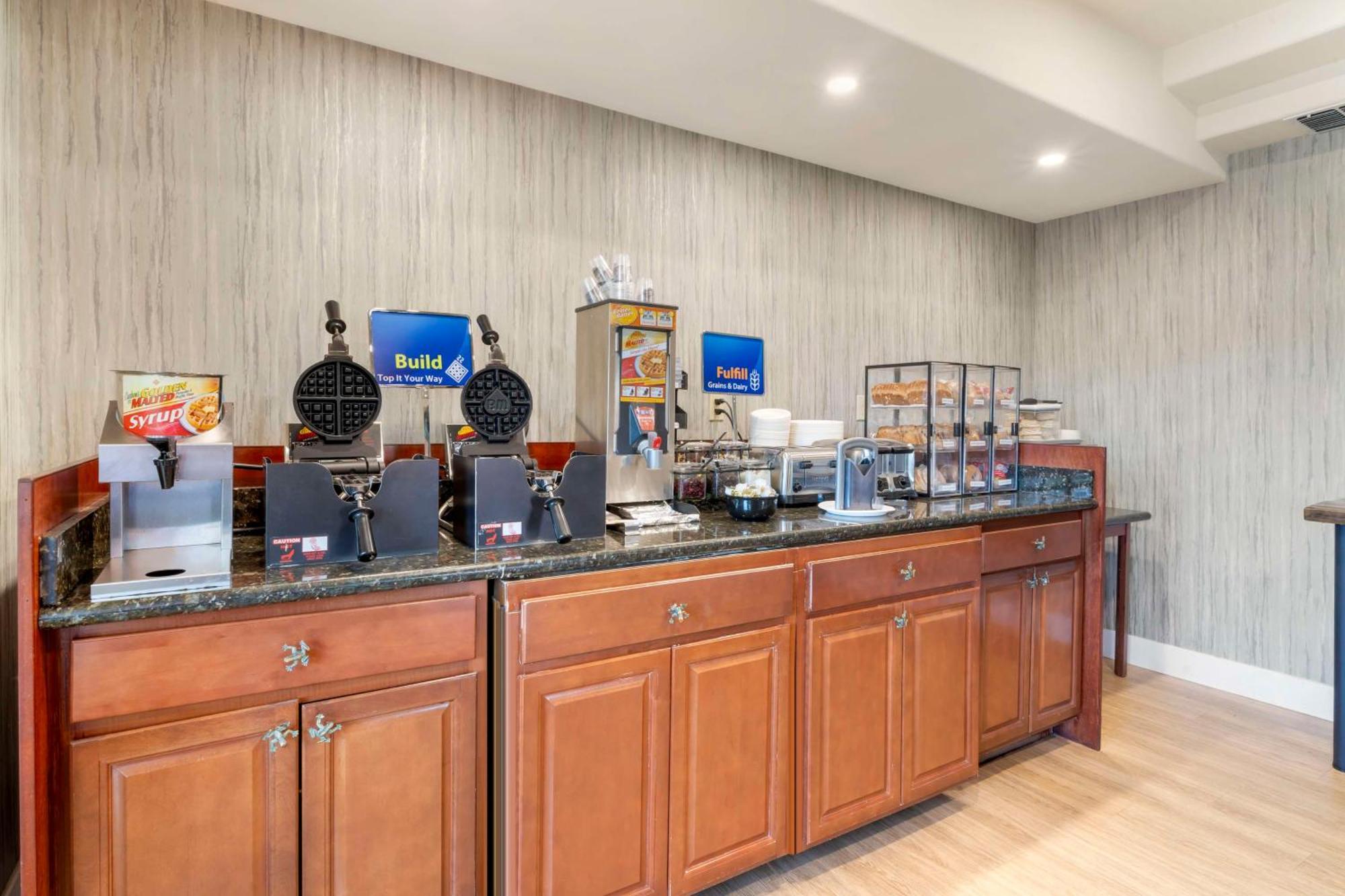 איינג'לס קאמפ Best Western Cedar Inn & Suites מראה חיצוני תמונה