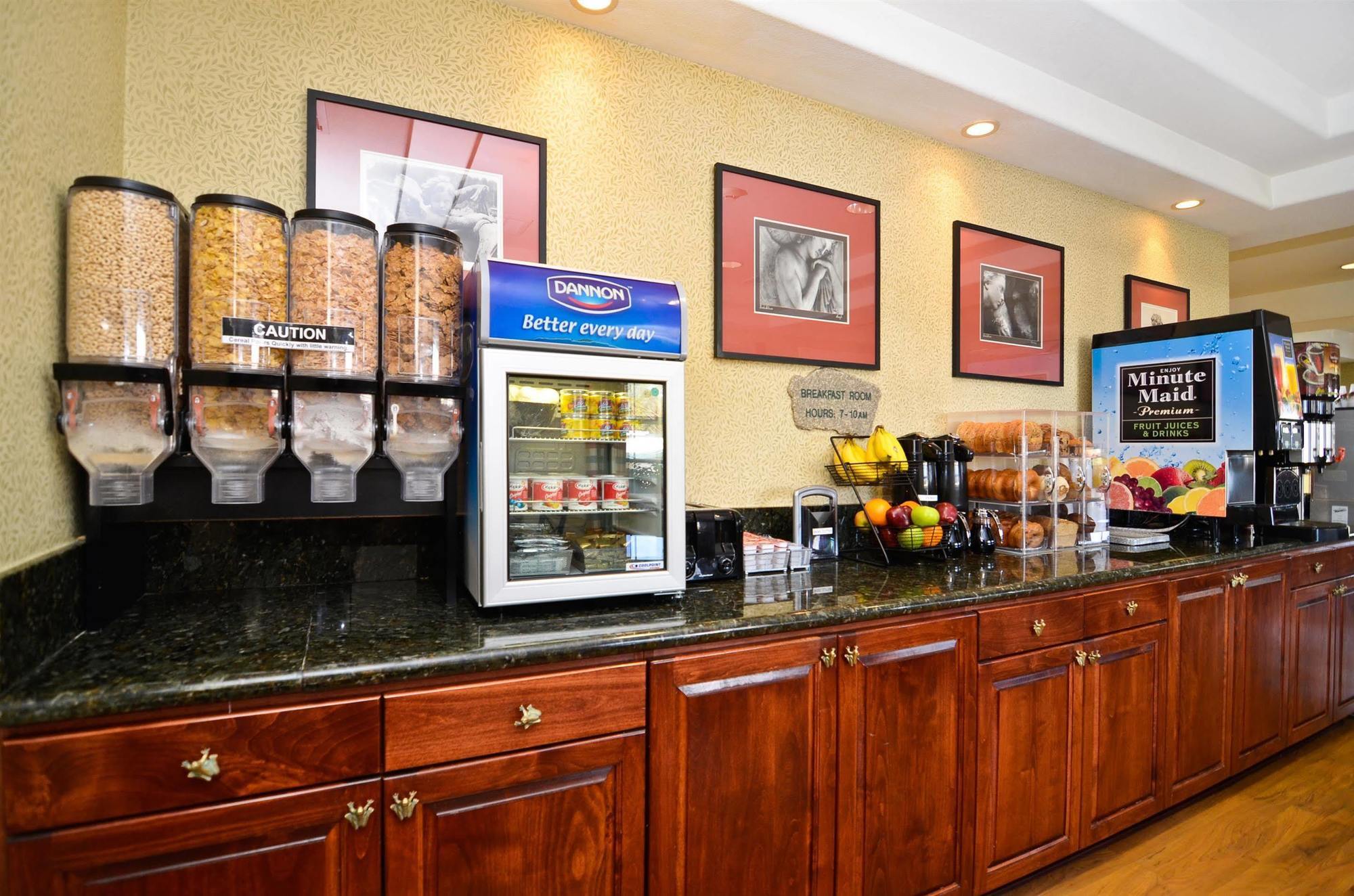 איינג'לס קאמפ Best Western Cedar Inn & Suites מסעדה תמונה
