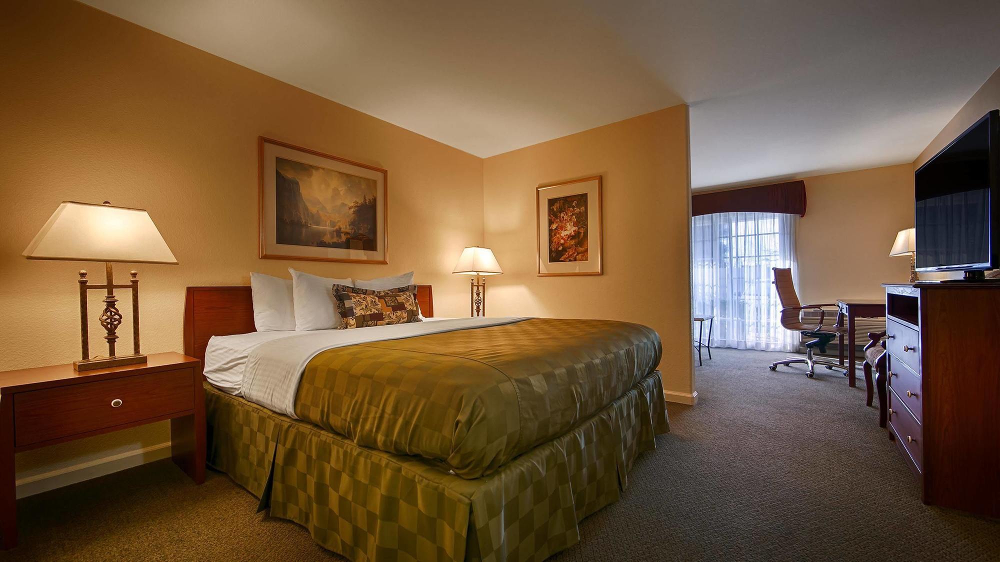איינג'לס קאמפ Best Western Cedar Inn & Suites מראה חיצוני תמונה