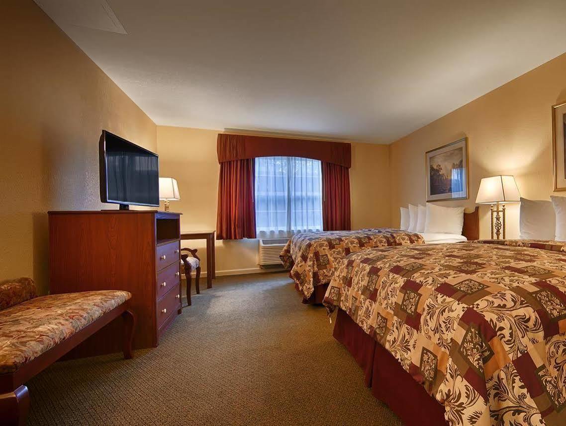 איינג'לס קאמפ Best Western Cedar Inn & Suites מראה חיצוני תמונה