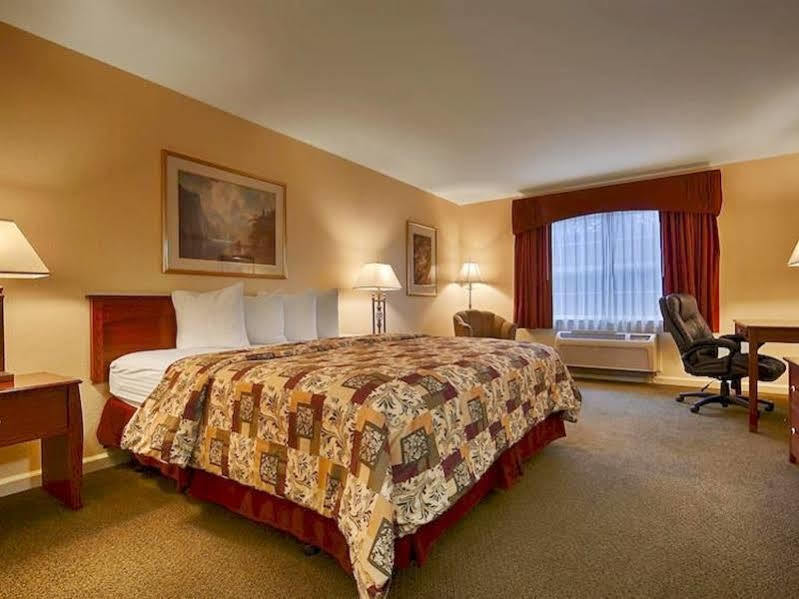 איינג'לס קאמפ Best Western Cedar Inn & Suites מראה חיצוני תמונה